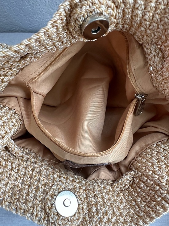 The Sak Crochet Knit Bucket Bag Boho Crossbody Neutral Tan Drawstring Purse - Picture 10 of 14